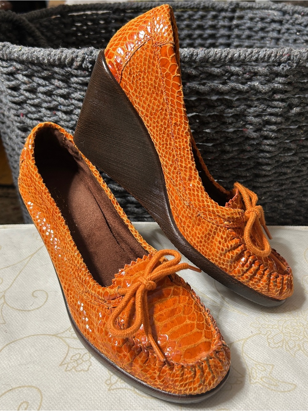 Aerosoles Orange Leather Snake Reptile Wedge Heel Front Tie Moccasin Loafers